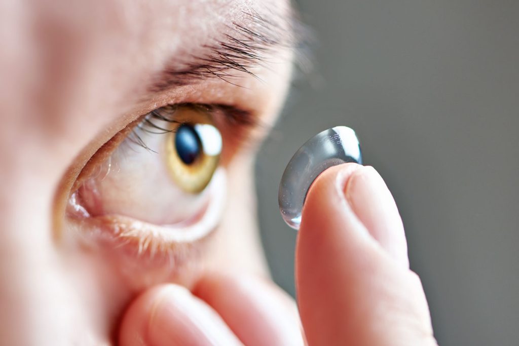 How to Insert Contact Lenses